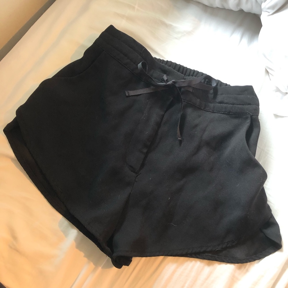 H&M flowy black shorts